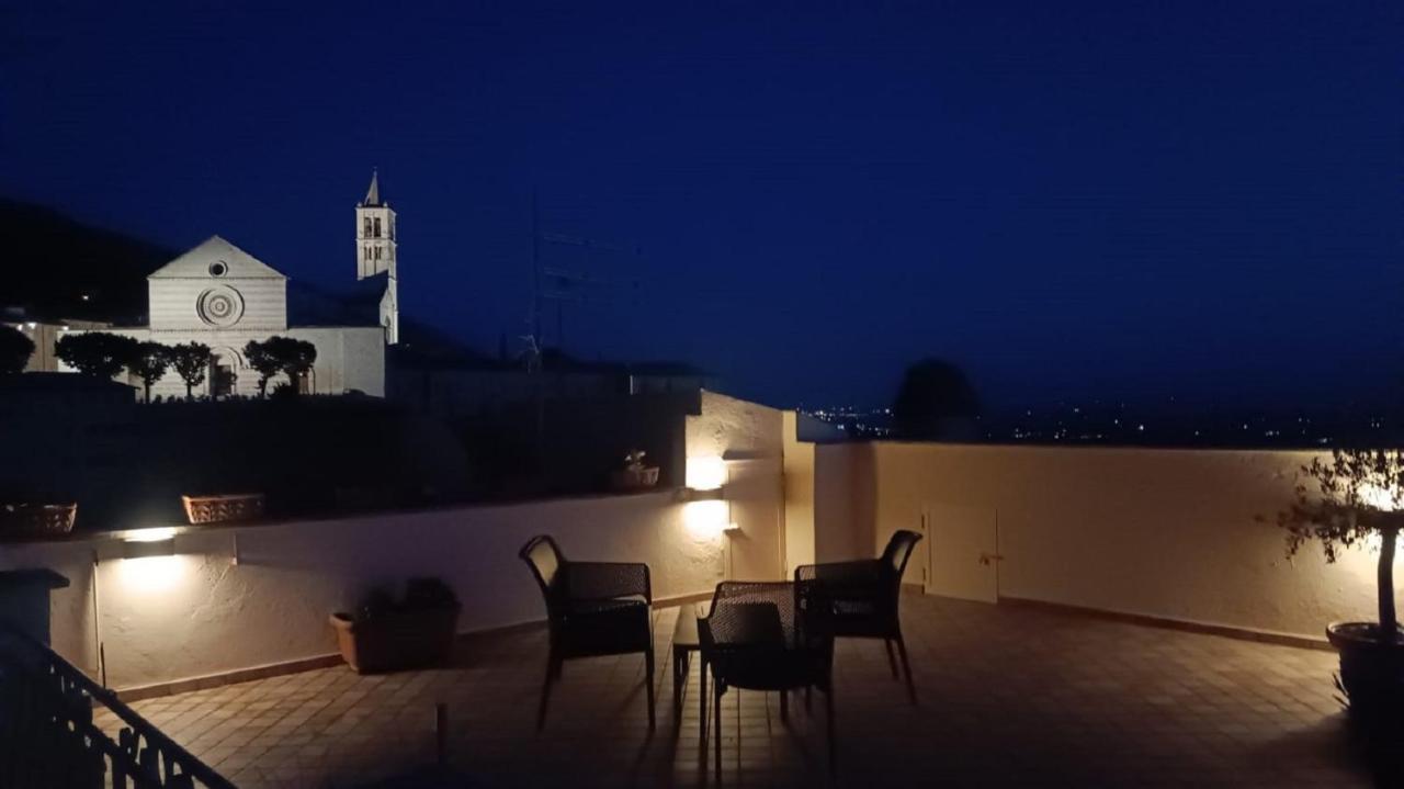Апартаменты Scappo In Umbria, La Casa Di Eude Ассизи Экстерьер фото