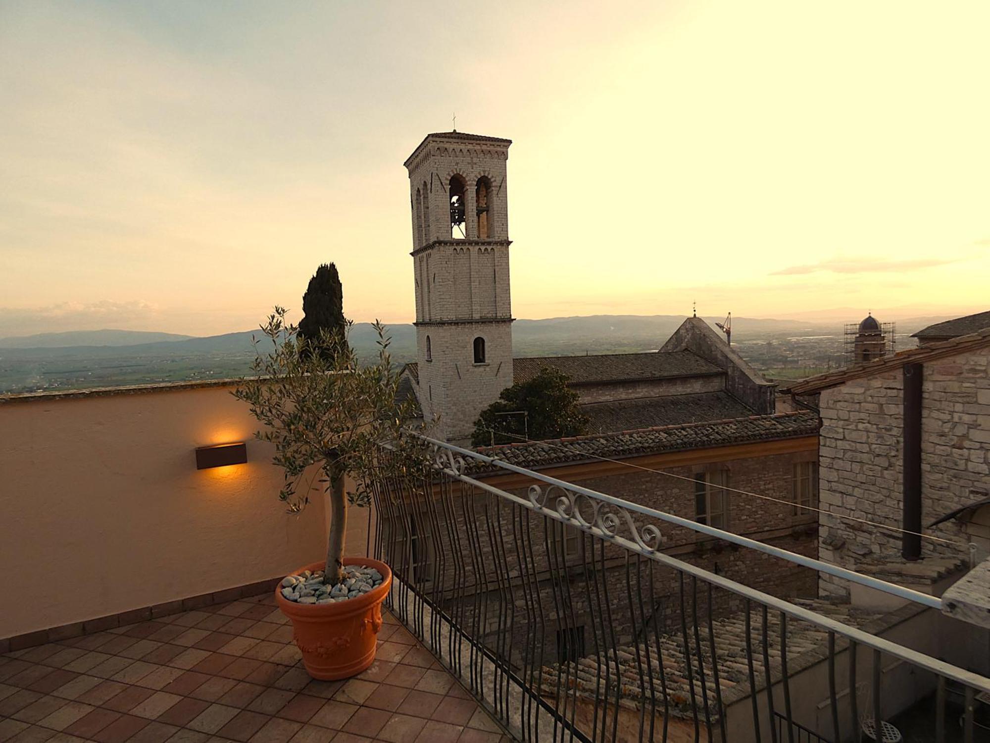 Апартаменты Scappo In Umbria, La Casa Di Eude Ассизи Экстерьер фото